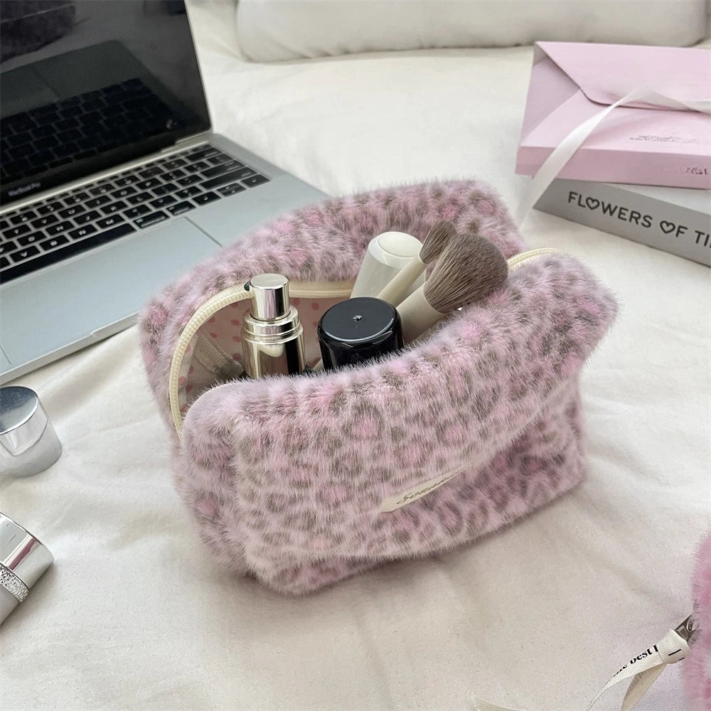 New autumn winter leopard print plush makeup bag Large Capacity Women Cosmetic Bag with Zipper Travel Clutch