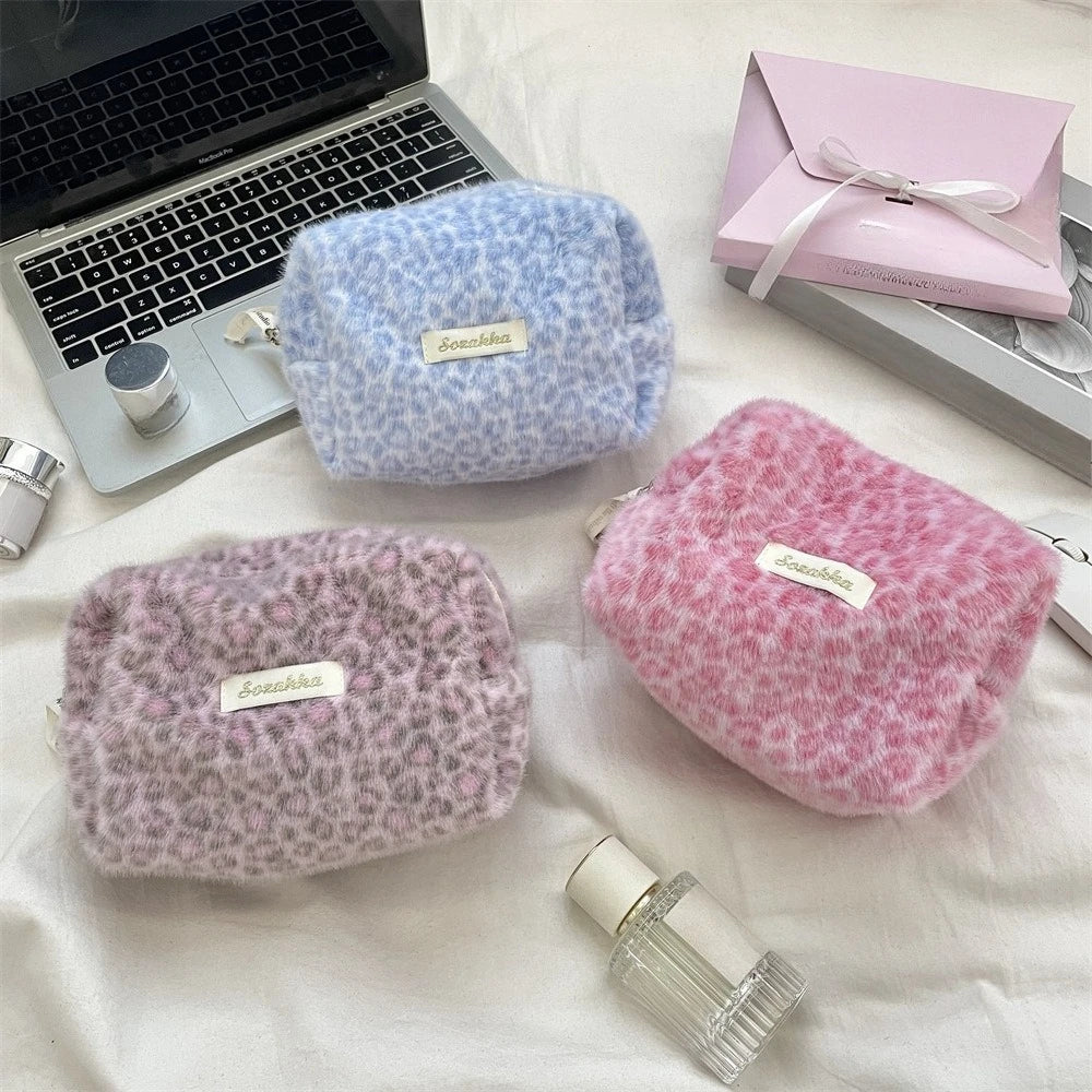 New autumn winter leopard print plush makeup bag Large Capacity Women Cosmetic Bag with Zipper Travel Clutch