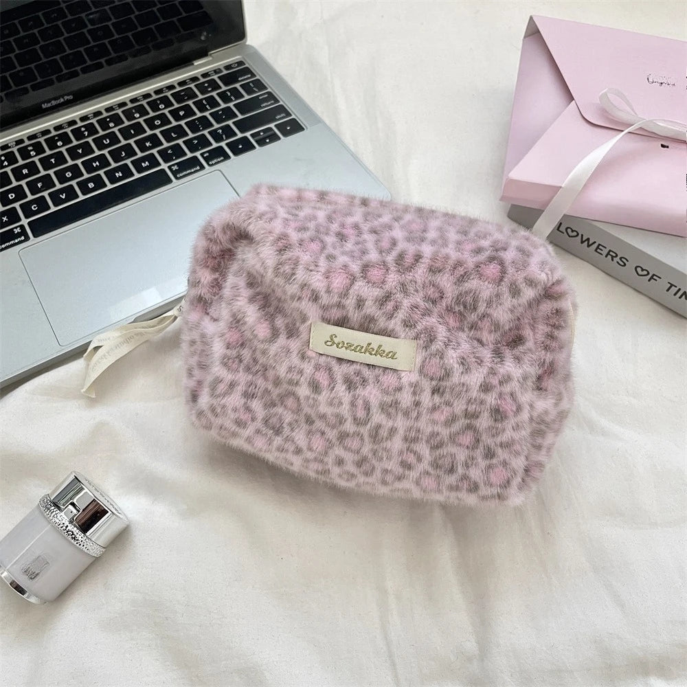 New autumn winter leopard print plush makeup bag Large Capacity Women Cosmetic Bag with Zipper Travel Clutch